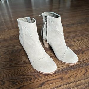 Gorgeous Beige Suede Tom’s Booties